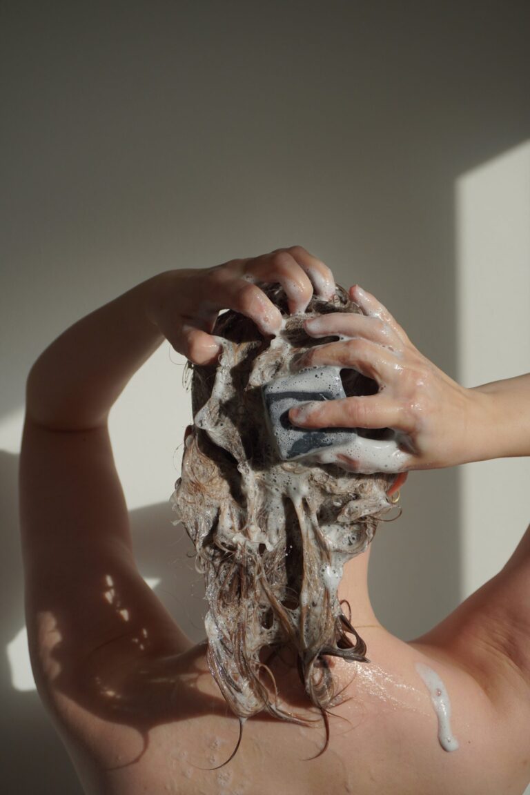 5 vigtige tips til skånsom hårvask